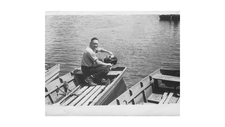 Pop in a boat