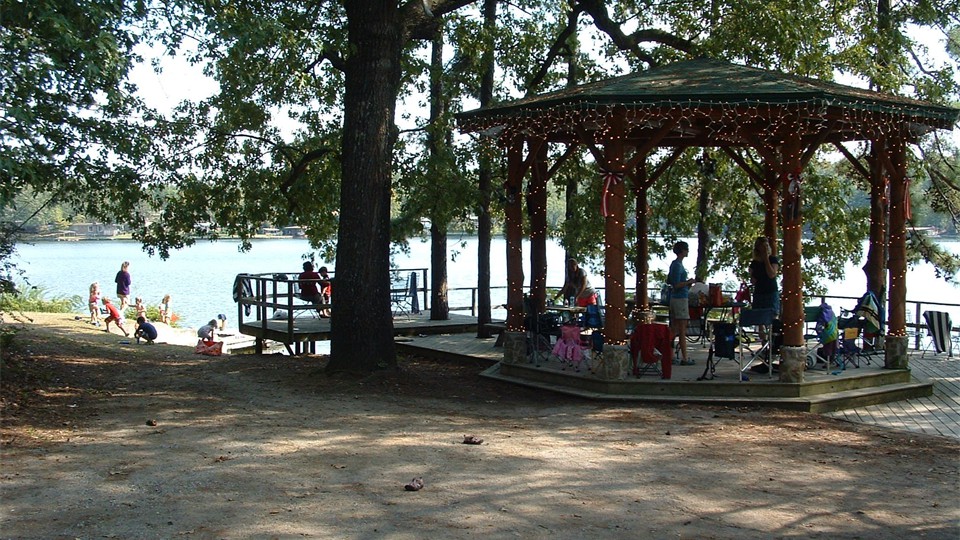                Party on the gazebo